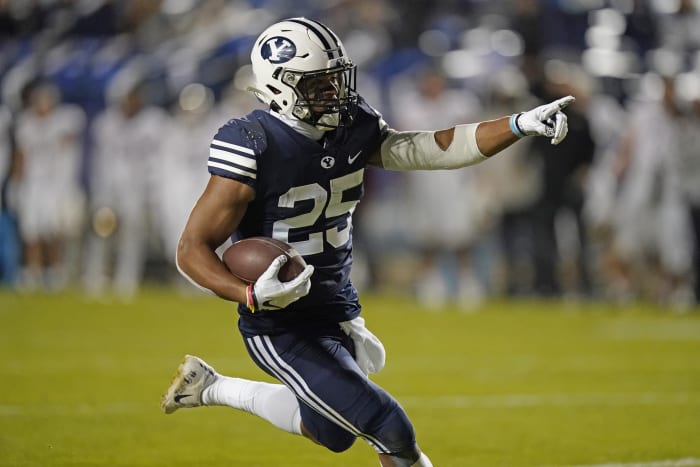 RB Tyler Allgeier runs for a score in BYU's 52-14 win over Texas State